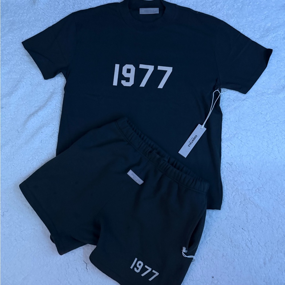 Essentials Black Athletic Men Shorts with 1977 Design